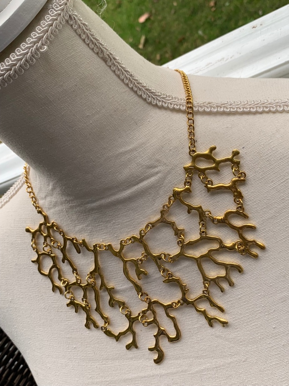 Trendy Chunky Necklace Statement Jewelry Designer Inspired Bold Fashion Piece - Picture 2 of 8